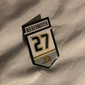 Anaheim Ducks Scott Niedermayer retirement pin